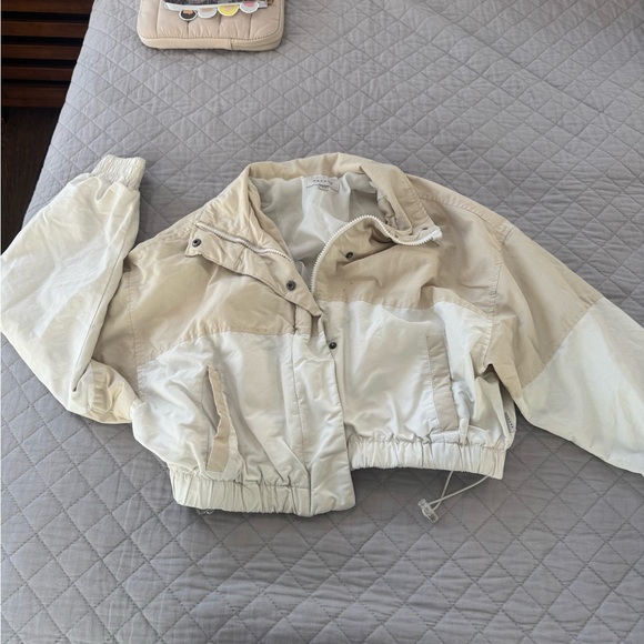 PacSun Jackets & Blazers - PacSun Women's Cream and Tan Cropped Bomber Jacket